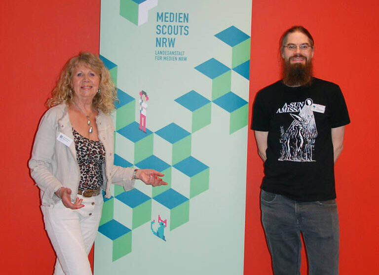 Annette Ide und Leif Linnemöller vom Medienzentrum des Ennepe-Ruhr-Kreises. Foto: EN-Kreis