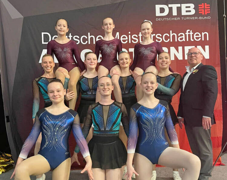 Das Aerobic-Team um Trainer Jochen Iseke hat erfolgreich an den Deutschen Meisterschaften teilgenommen. Foto: Verein